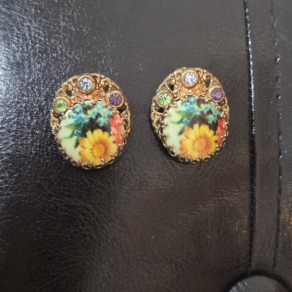 VTG West Germany Earrings Porcelain Floral Rhinestone Gold Tone Filagree Clip-On - Picture 4 of 5